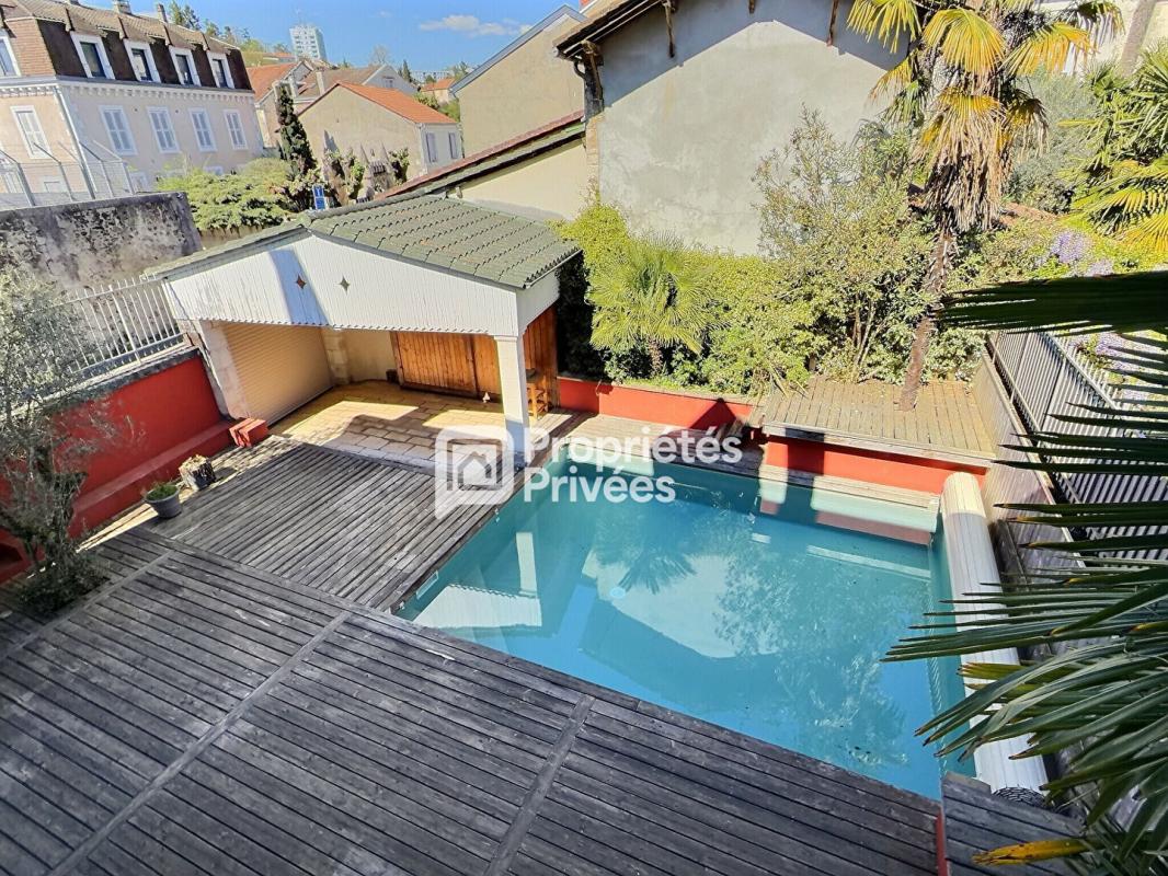 PERIGUEUX Maison de ville T8 d'env. 236 m2 avec 6 ch, piscine chauffée et garage sur PERIGUEUX (24000) 18