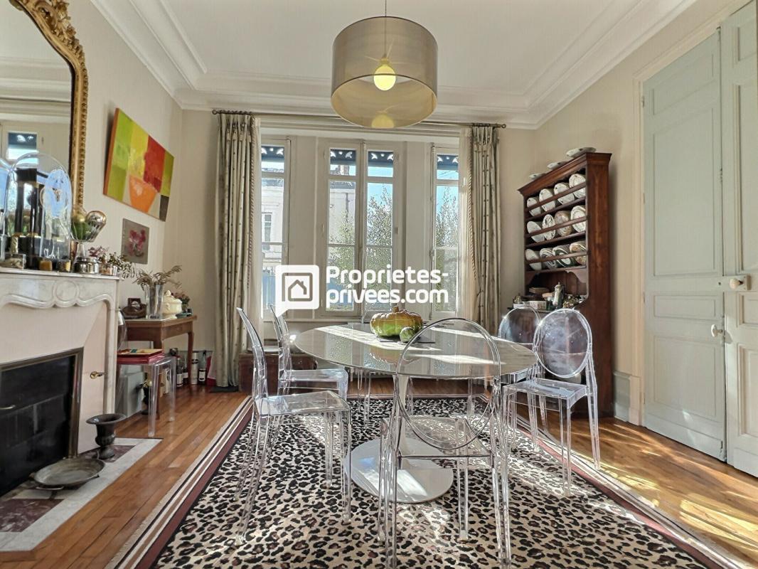 PERIGUEUX Maison de ville T8 d'env. 236 m2 avec 6 ch, piscine chauffée et garage sur PERIGUEUX (24000) 3