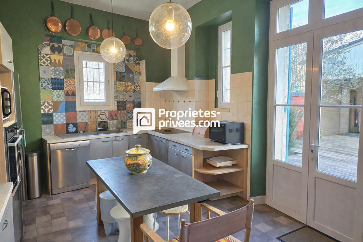 PERIGUEUX Maison de ville T8 d'env. 236 m2 avec 6 ch, piscine chauffée et garage sur PERIGUEUX (24000) 4