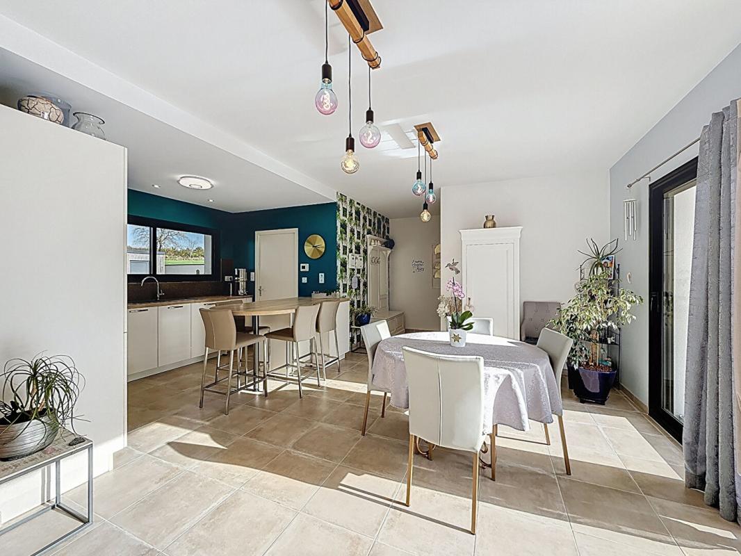 VANNES Maison familiale à Meucon, à 10 minutes de Vannes. Élégance, lumière et performance énergétique sur 1 760 m² de terrain 12