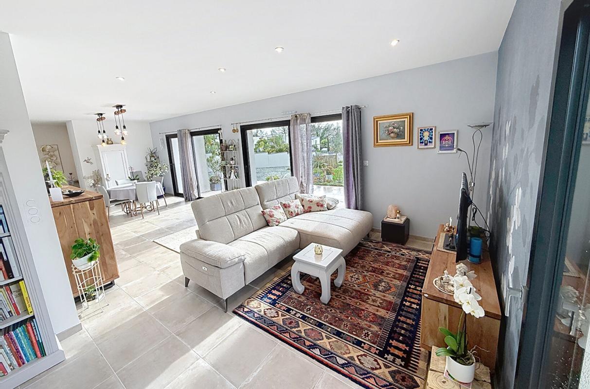 VANNES Maison familiale à Meucon, à 10 minutes de Vannes. Élégance, lumière et performance énergétique sur 1 760 m² de terrain 13