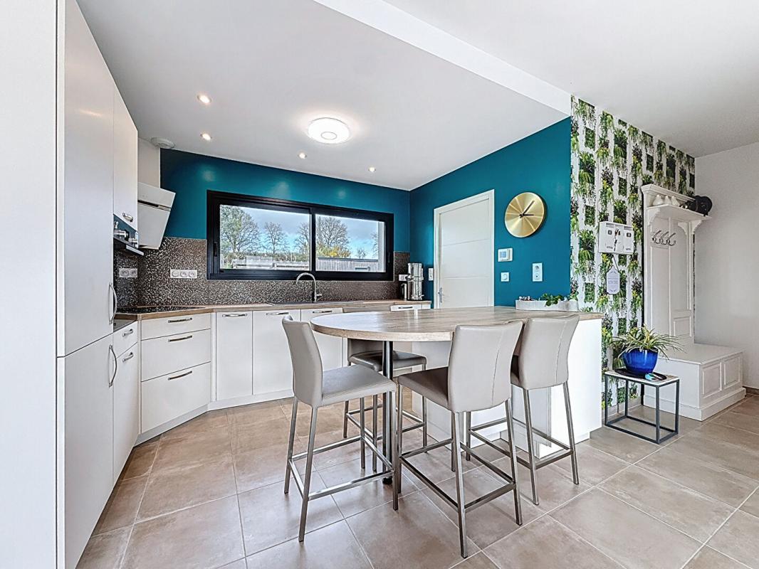 VANNES Maison familiale à Meucon, à 10 minutes de Vannes. Élégance, lumière et performance énergétique sur 1 760 m² de terrain 4