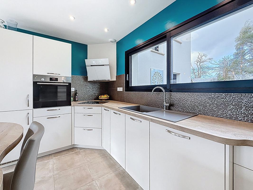 VANNES Maison familiale à Meucon, à 10 minutes de Vannes. Élégance, lumière et performance énergétique sur 1 760 m² de terrain 5