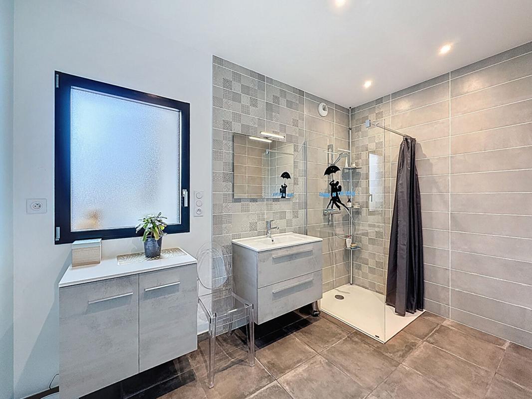 VANNES Maison familiale à Meucon, à 10 minutes de Vannes. Élégance, lumière et performance énergétique sur 1 760 m² de terrain 7