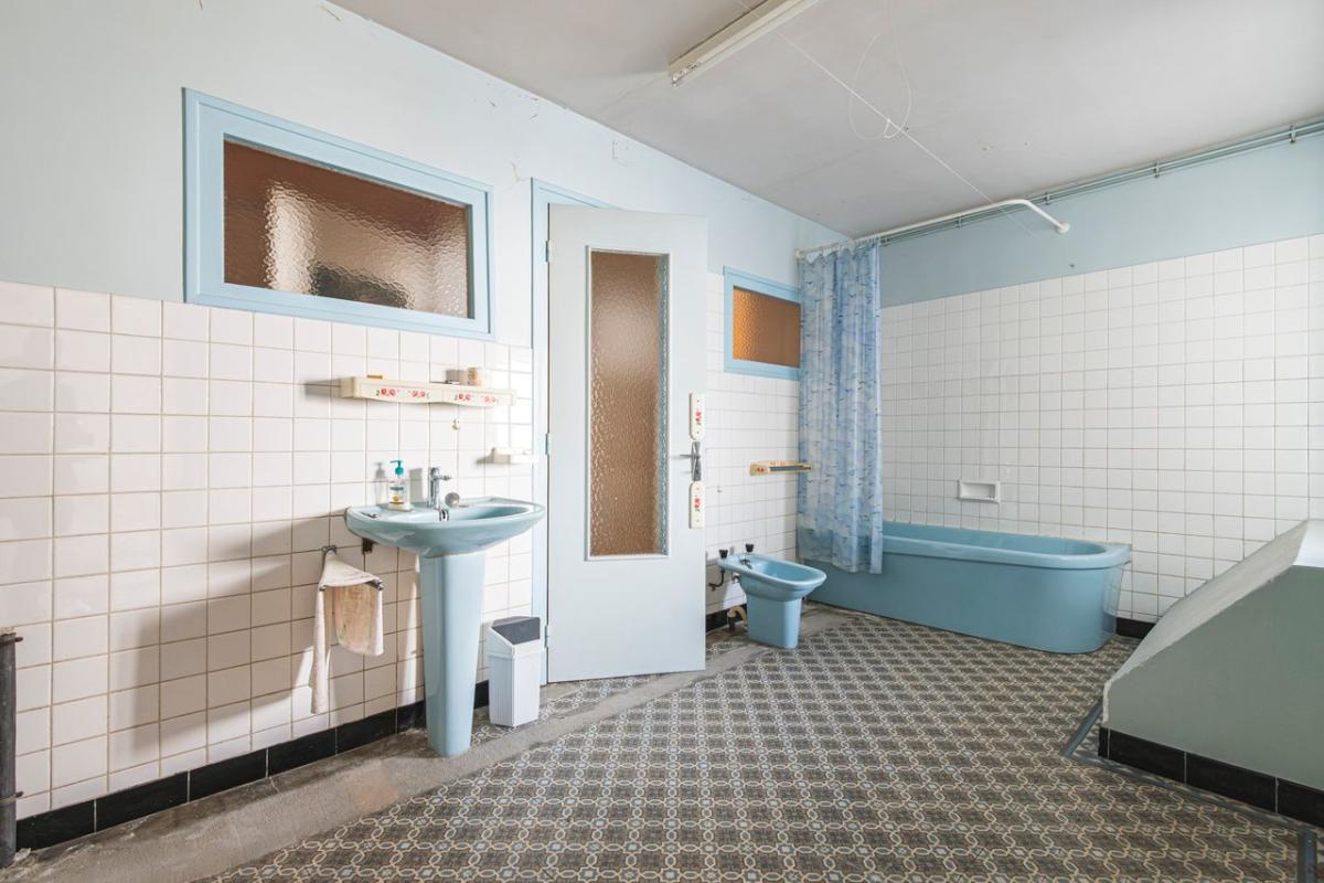 LE CHATELET-SUR-RETOURNE Corps de ferme, maison et dépendances 12