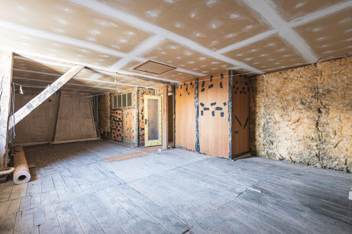 LE CHATELET-SUR-RETOURNE Corps de ferme, maison et dépendances 16