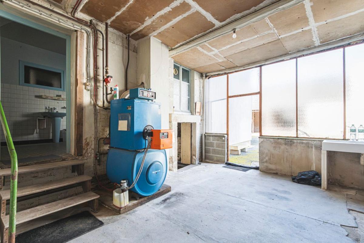 LE CHATELET-SUR-RETOURNE Corps de ferme, maison et dépendances 18