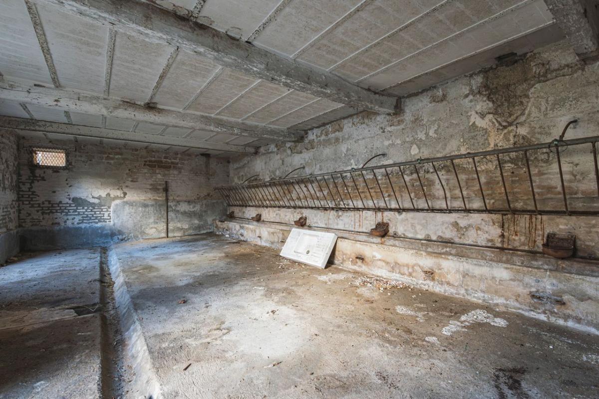 LE CHATELET-SUR-RETOURNE Corps de ferme, maison et dépendances 7