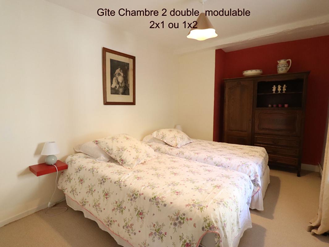 SAINT-JEAN-LA-VETRE Ensemble Gîte grande capacité avec espace détente et maison d'habitation avec terrain de 6000m2 environ 9