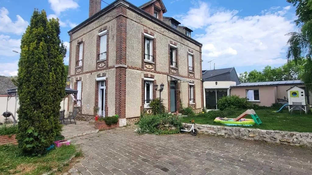 BAILLEAU-ARMENONVILLE MAISON Familiale de 220 M2 avec 5 chambres 1