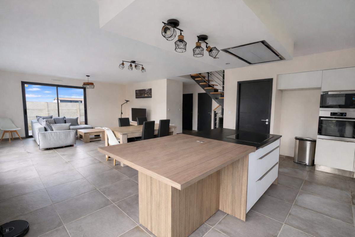 SALLES EXCLUSIVITE Maison Salles bourg 8 pièces 174 m2 garage piscine 10