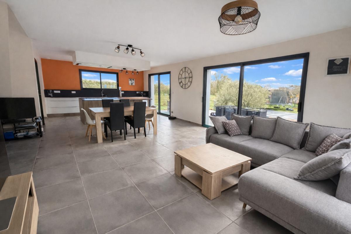 SALLES EXCLUSIVITE Maison Salles bourg 8 pièces 174 m2 garage piscine 8