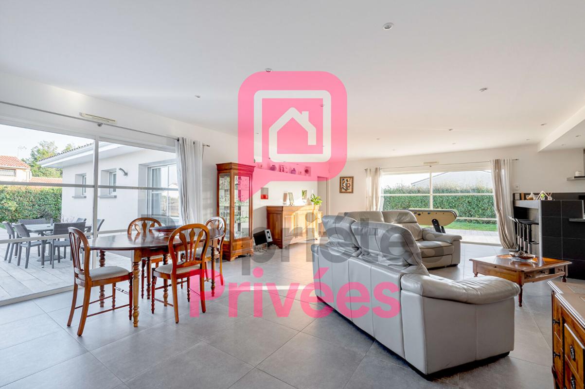 SAINT-LOUBES Maison familiale 175 m² - Piscine chauffée - Garage double - Saint-Loubès 8