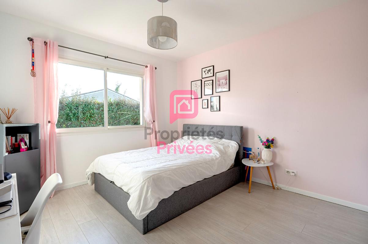 SAINT-LOUBES Maison familiale 175 m² - Piscine chauffée - Garage double - Saint-Loubès 9