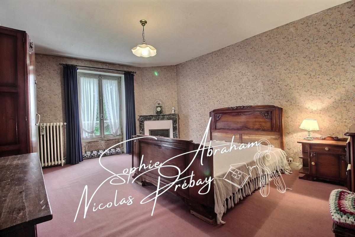 BAZOCHES-LES-GALLERANDES Maison de caractère, 5 chambres, grange et grand jardin clos 10