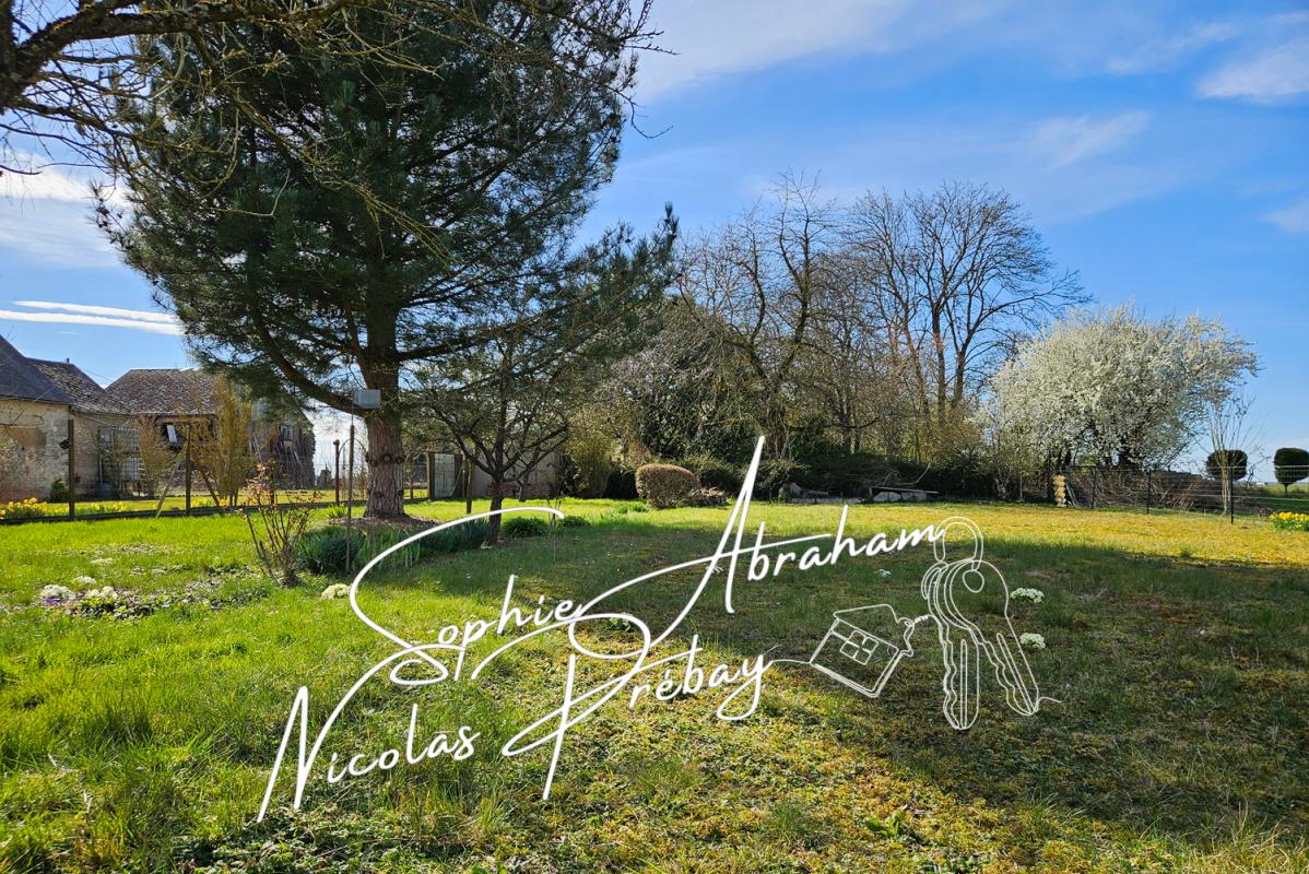 BAZOCHES-LES-GALLERANDES Maison de caractère, 5 chambres, grange et grand jardin clos 14