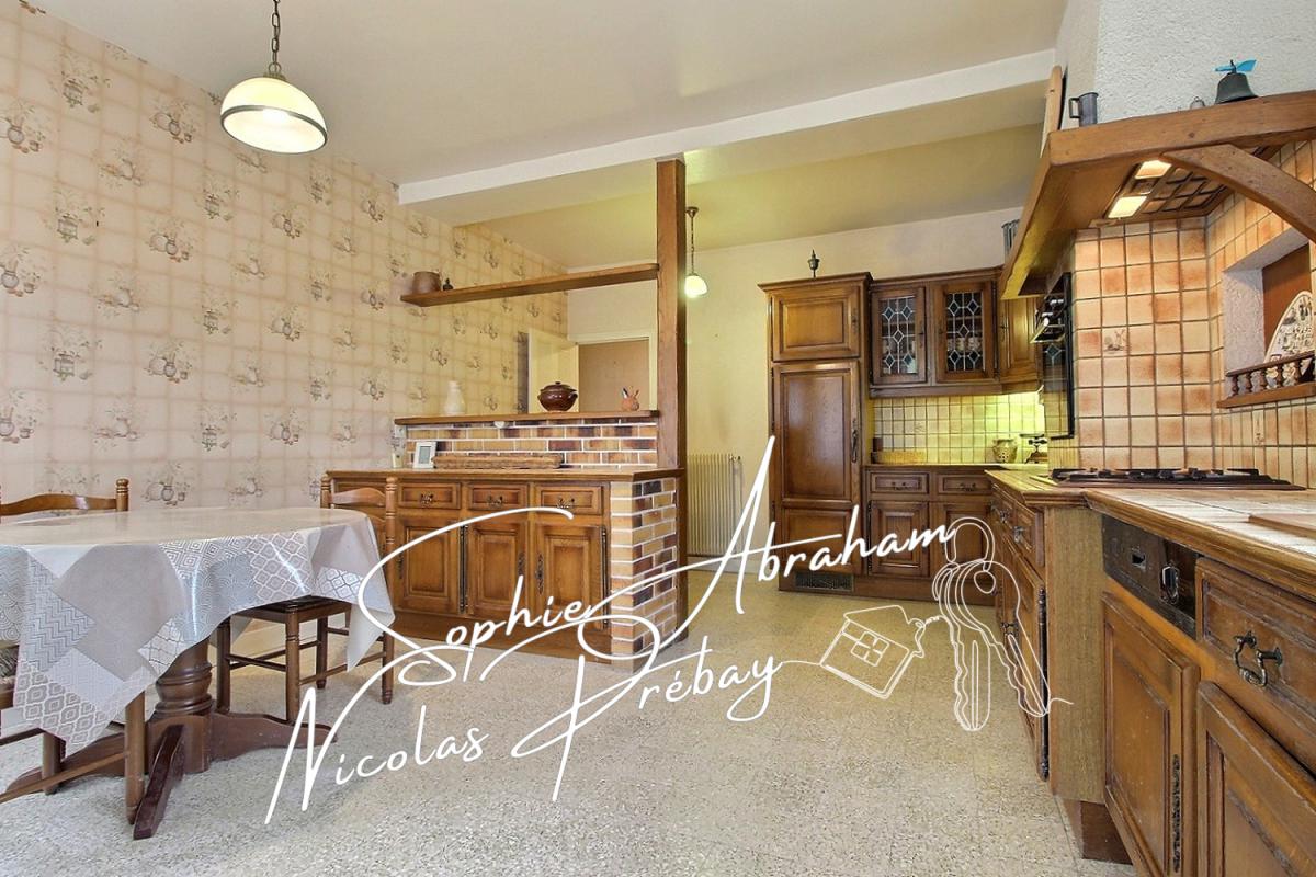 BAZOCHES-LES-GALLERANDES Maison de caractère, 5 chambres, grange et grand jardin clos 4