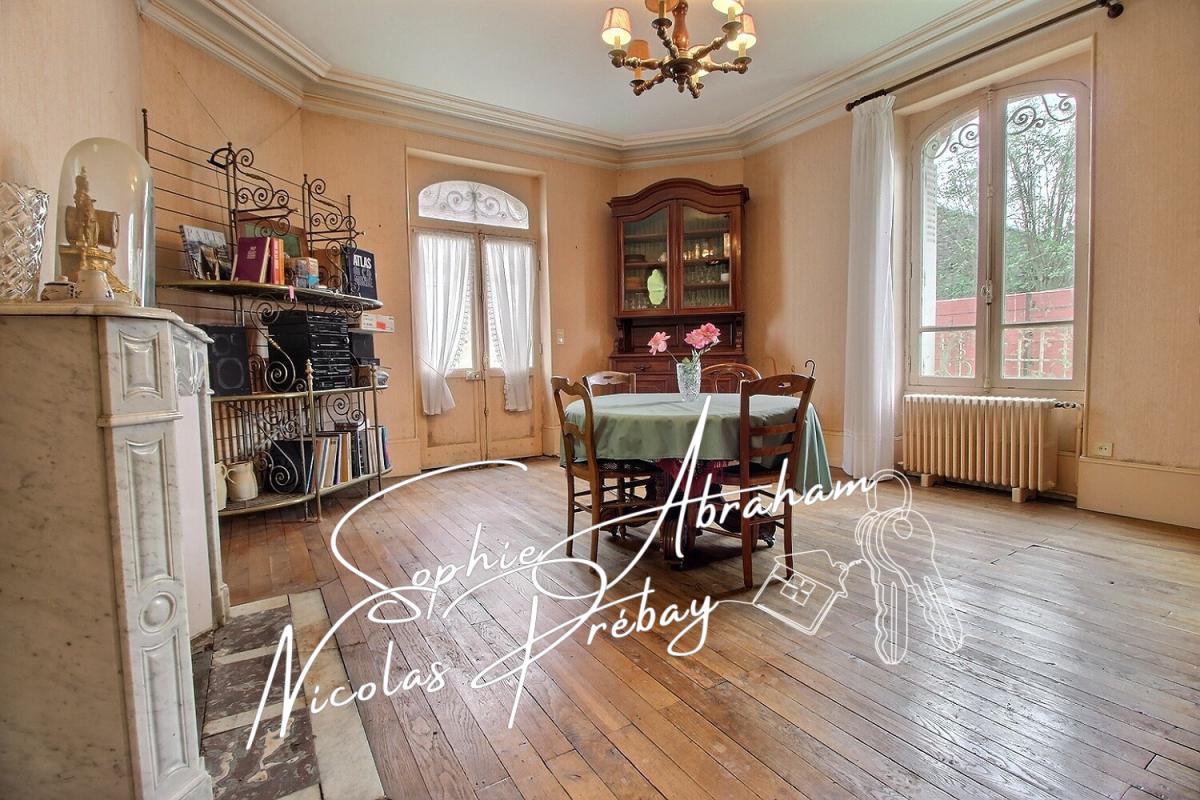 BAZOCHES-LES-GALLERANDES Maison de caractère, 5 chambres, grange et grand jardin clos 5