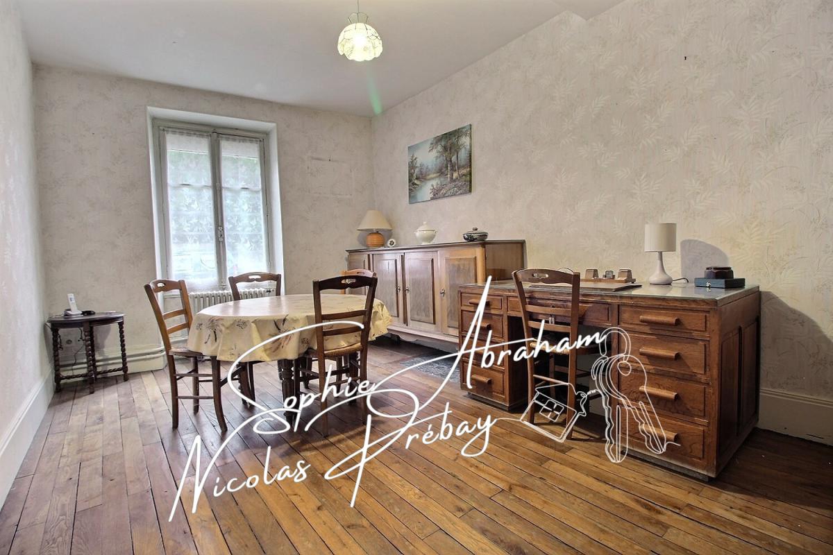 BAZOCHES-LES-GALLERANDES Maison de caractère, 5 chambres, grange et grand jardin clos 7