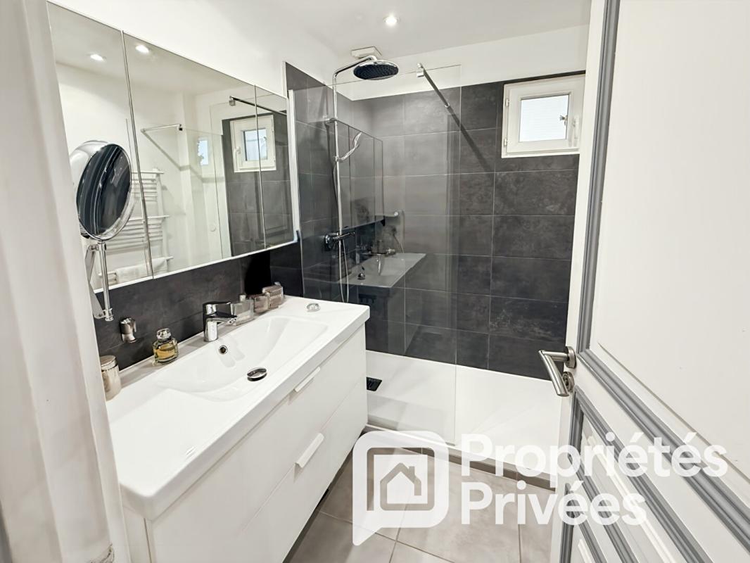 CAGNES-SUR-MER 2P Dernier étage  Vue mer & Hippodrome 9