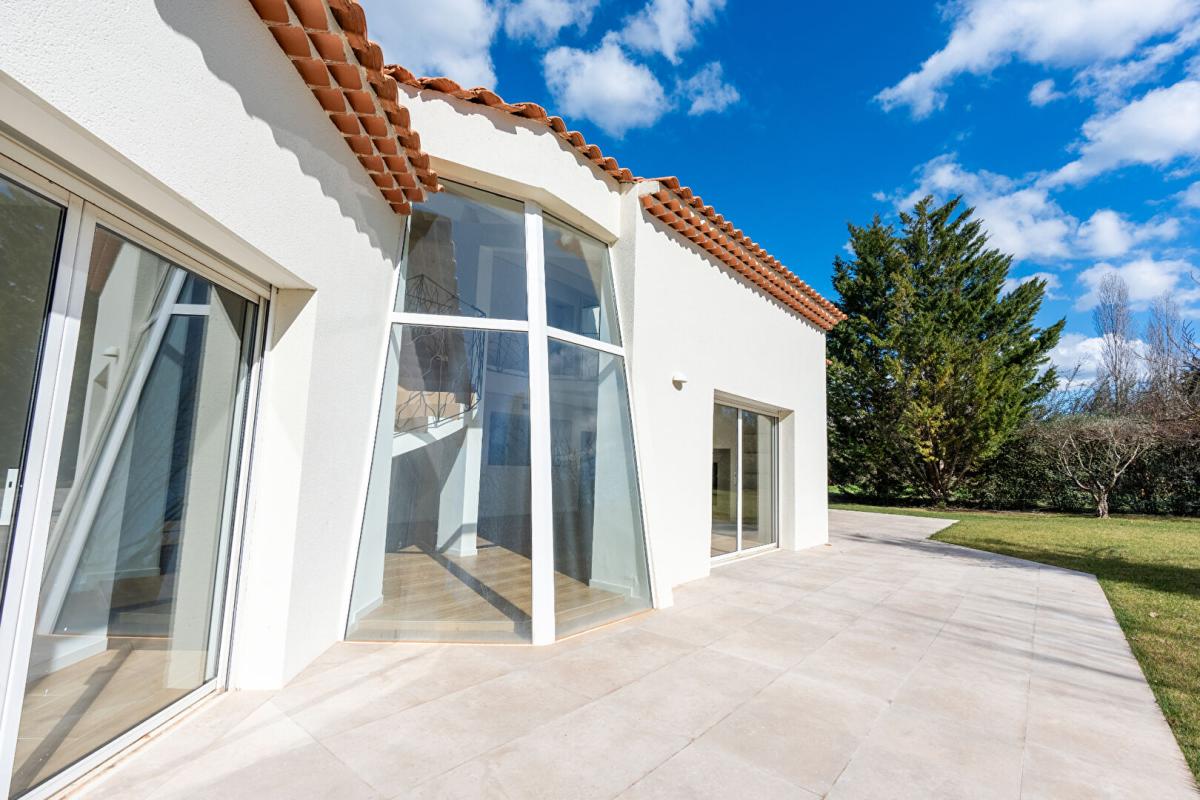 AIX-EN-PROVENCE Élégante villa contemporaine 5 suites 10