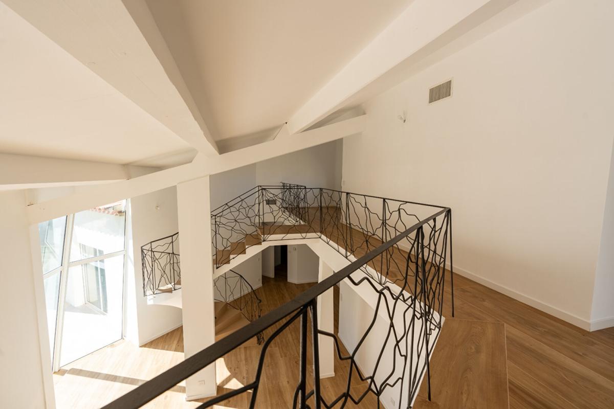 AIX-EN-PROVENCE Élégante villa contemporaine 5 suites 7