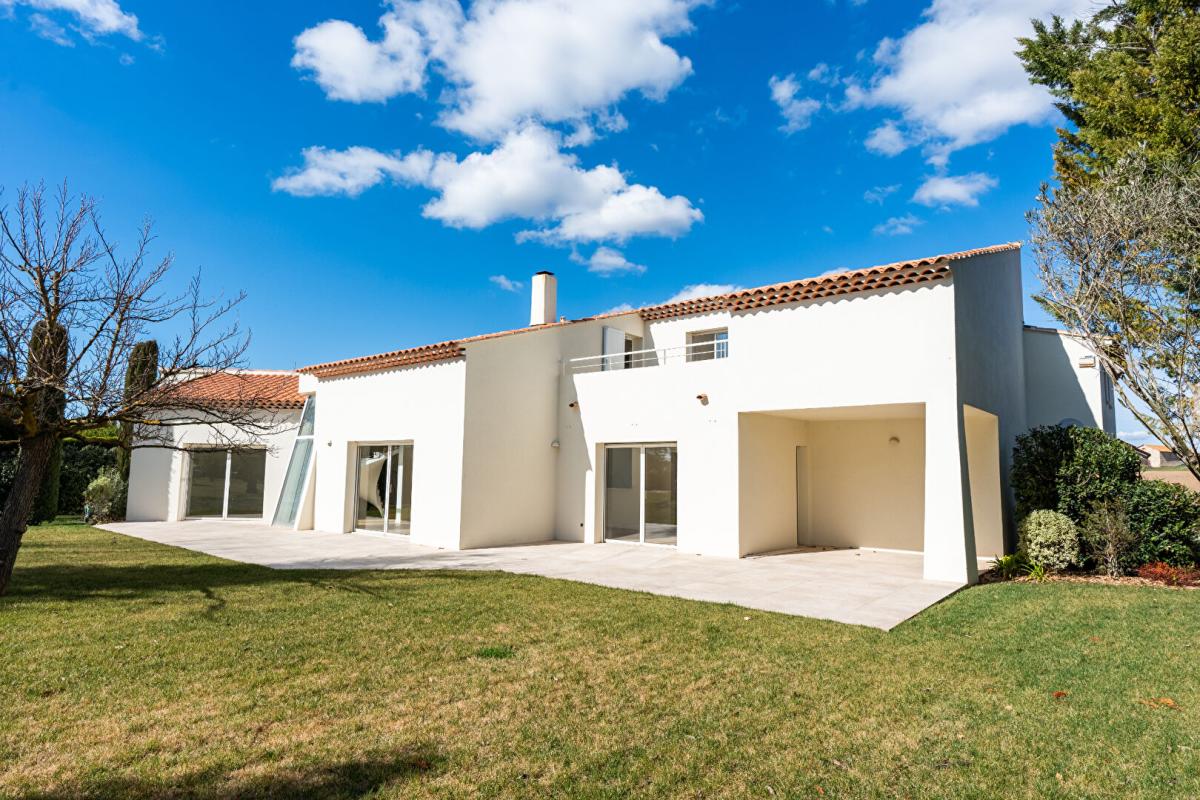 AIX-EN-PROVENCE Élégante villa contemporaine 5 suites 8