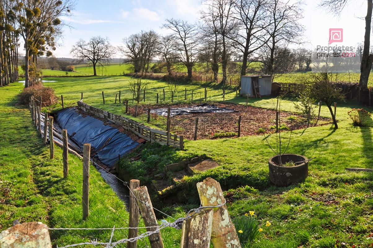 MONTIGNE-LE-BRILLANT Terrain de loisirs 3573 m2 Montigné Le Brillant 7