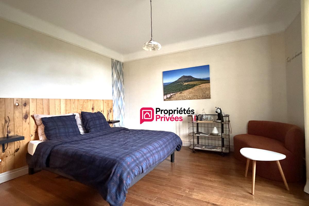 SAINT-PRIEST-DES-CHAMPS Maison T6 avec dépendances à vendre Saint Priest Des Champs de 200 m2 10