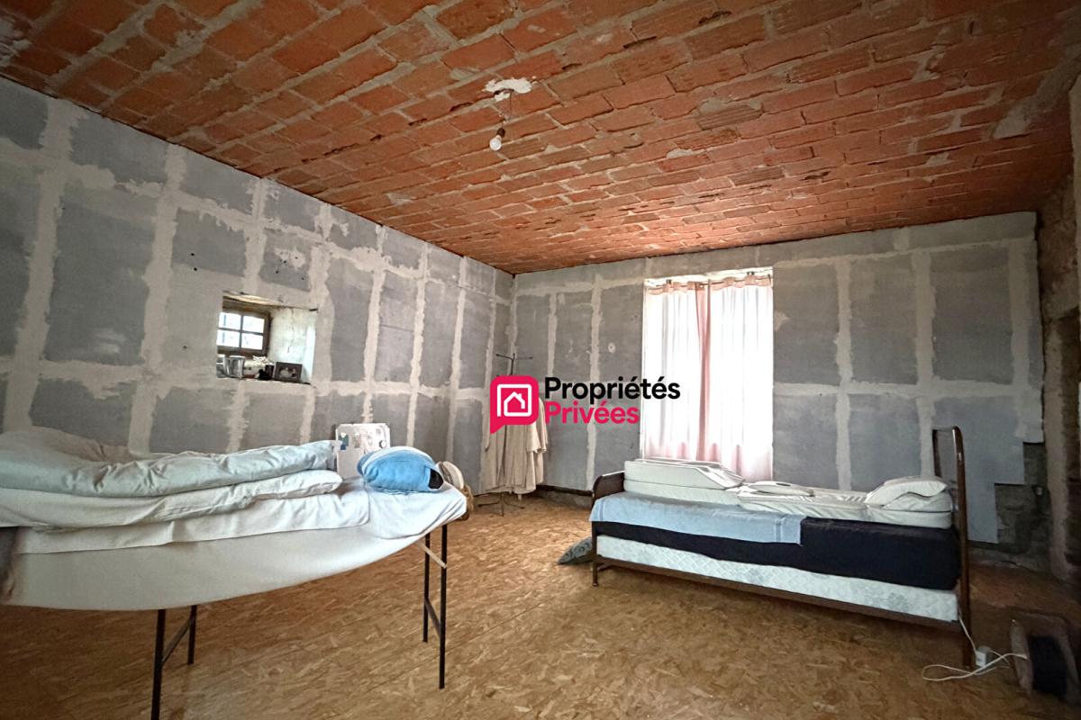 SAINT-PRIEST-DES-CHAMPS Maison T6 avec dépendances à vendre Saint Priest Des Champs de 200 m2 11