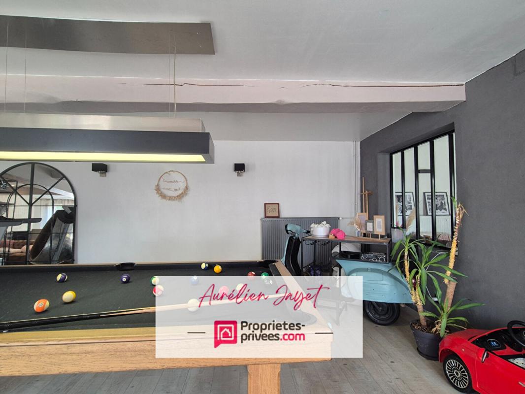 CRIQUETOT-L'ESNEVAL Longère en briques et silex 10