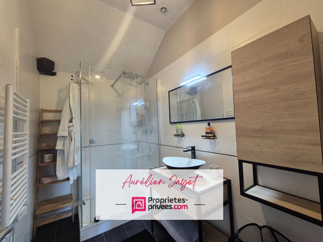 CRIQUETOT-L'ESNEVAL Longère en briques et silex 15