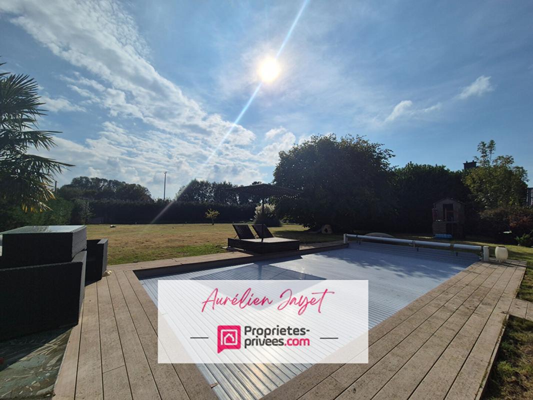 CRIQUETOT-L'ESNEVAL Longère en briques et silex 3