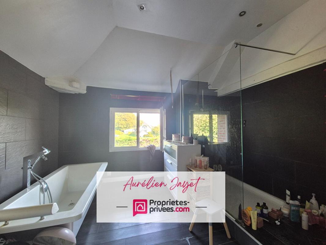 CRIQUETOT-L'ESNEVAL Longère en briques et silex 6