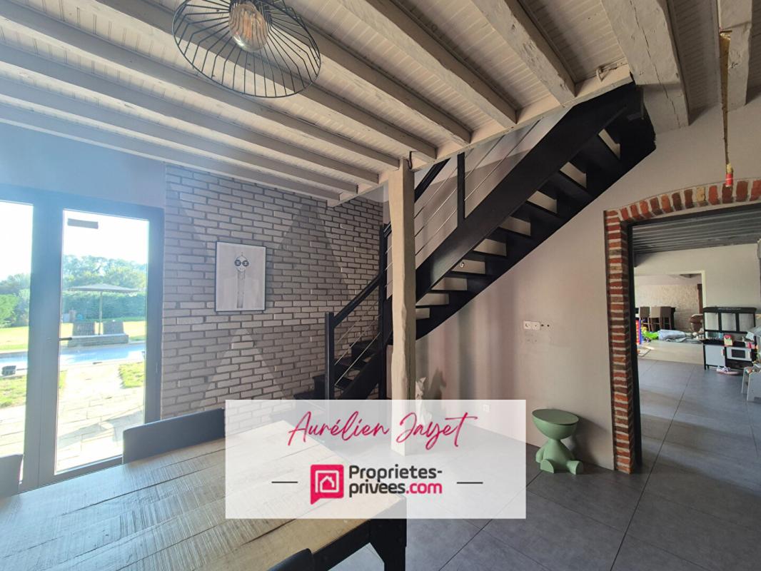 CRIQUETOT-L'ESNEVAL Longère en briques et silex 7