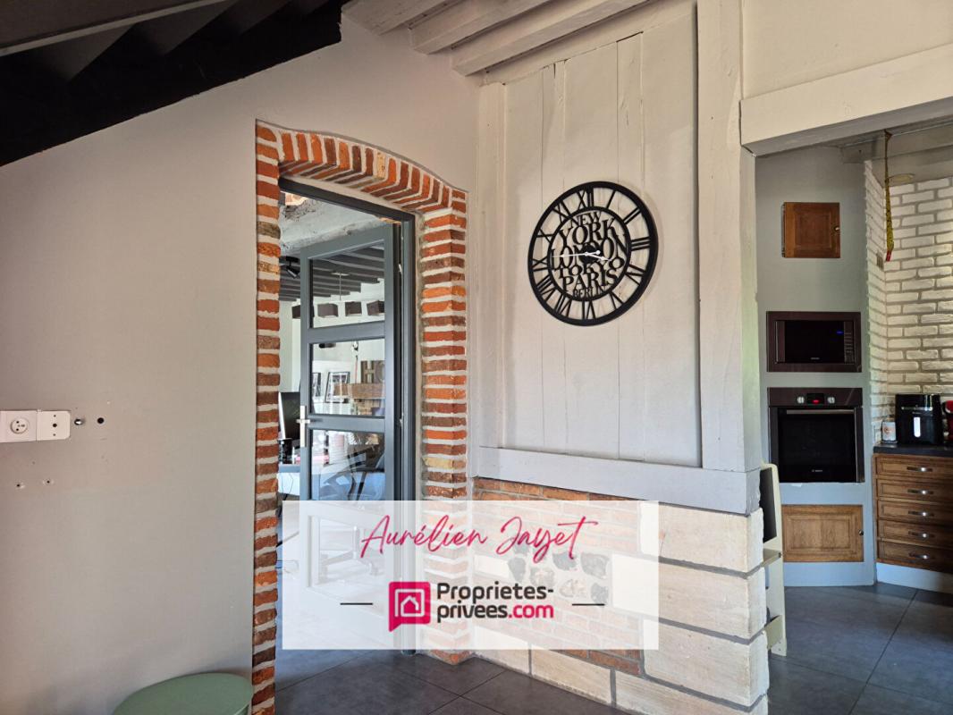 CRIQUETOT-L'ESNEVAL Longère en briques et silex 9