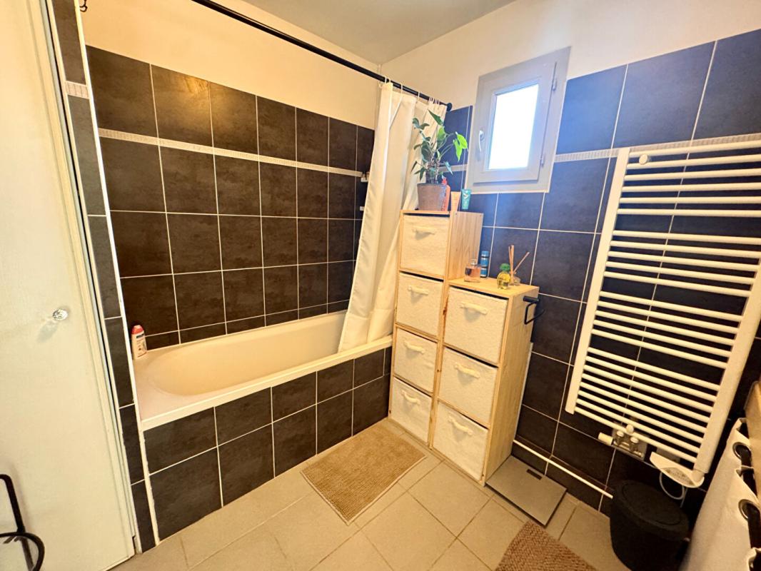 PELISSANNE Appartement 3 pièces avec 2 places de parking 8