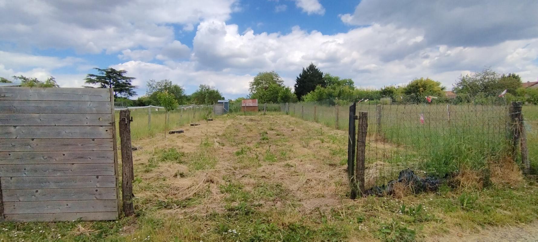 JOUHET Maison + studio indépendant  - Jouhet - 125 900  HAI 16