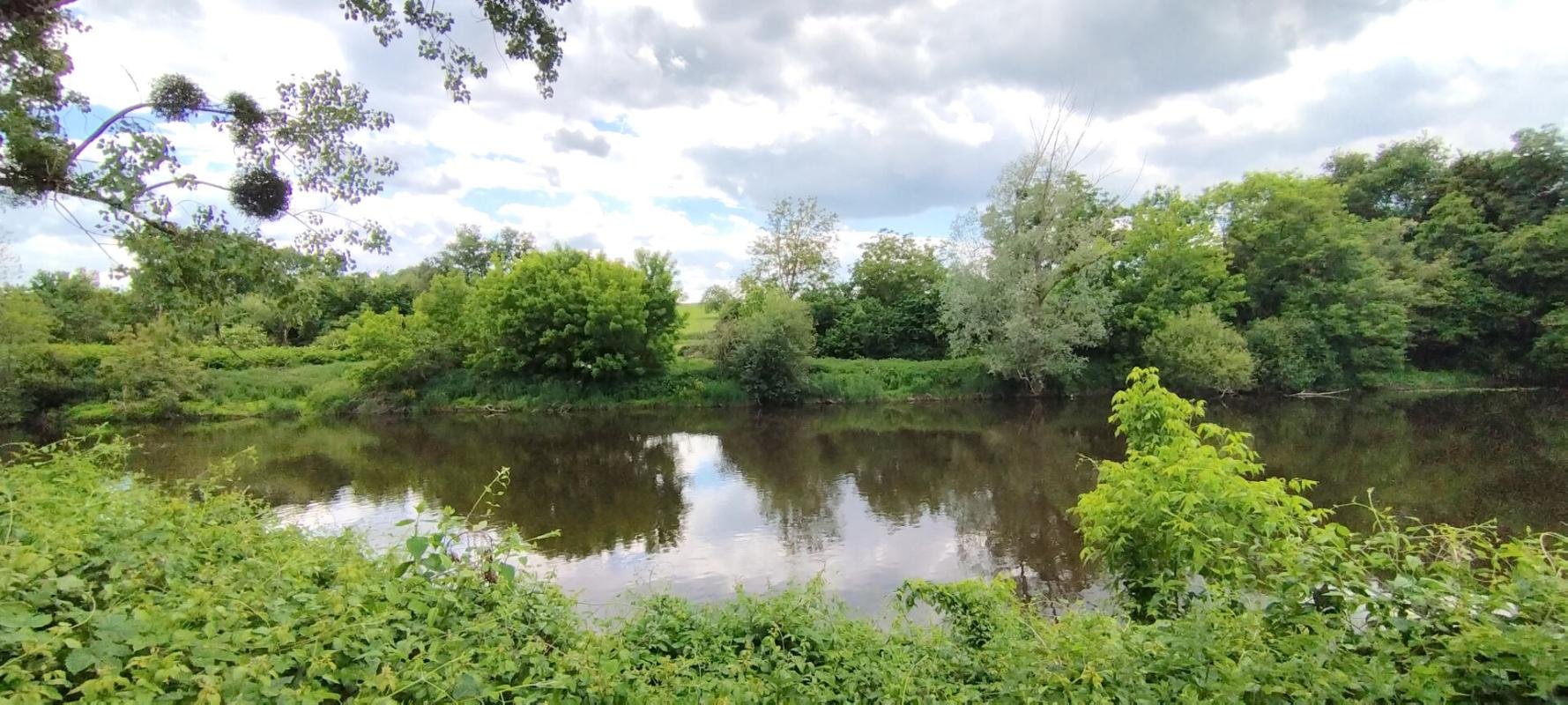 JOUHET Maison + studio indépendant  - Jouhet - 125 900  HAI 17