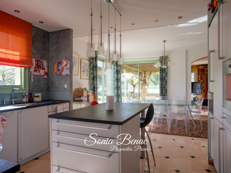 LEGUEVIN LEGUEVIN - Maison 6 pièces de 238 m2 - Dépendance de 180 m2 terrain de 6800 m2 12