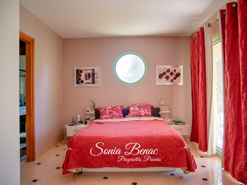 LEGUEVIN LEGUEVIN - Maison 6 pièces de 238 m2 - Dépendance de 180 m2 terrain de 6800 m2 15