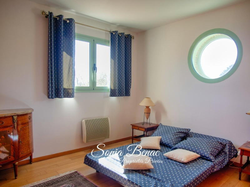 LEGUEVIN LEGUEVIN - Maison 6 pièces de 238 m2 - Dépendance de 180 m2 terrain de 6800 m2 18