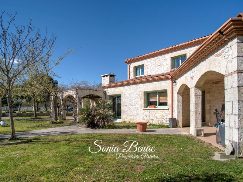 LEGUEVIN LEGUEVIN - Maison 6 pièces de 238 m2 - Dépendance de 180 m2 terrain de 6800 m2 3