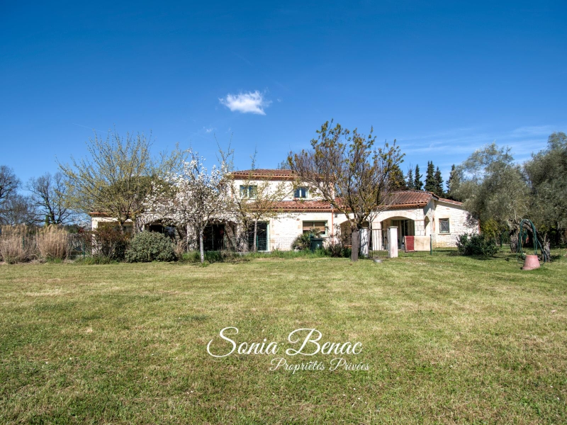 LEGUEVIN LEGUEVIN - Maison 6 pièces de 238 m2 - Dépendance de 180 m2 terrain de 6800 m2 4