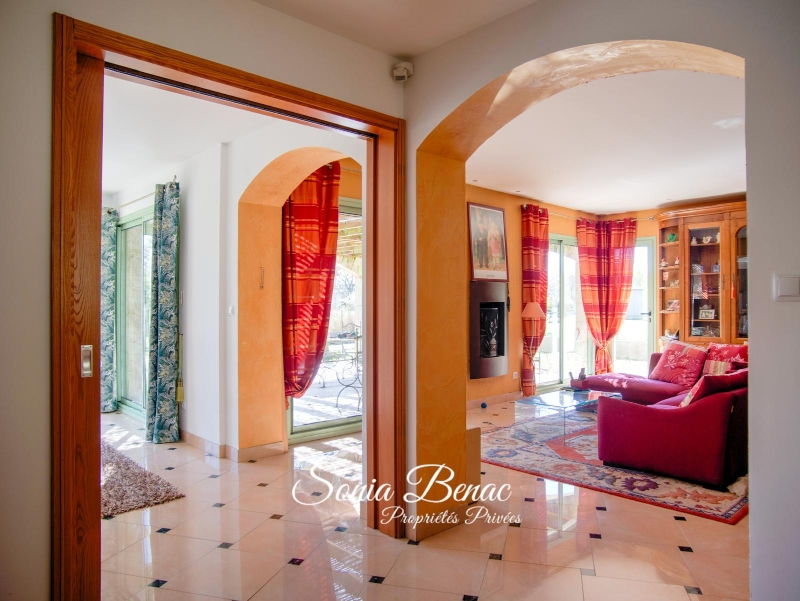 LEGUEVIN LEGUEVIN - Maison 6 pièces de 238 m2 - Dépendance de 180 m2 terrain de 6800 m2 8