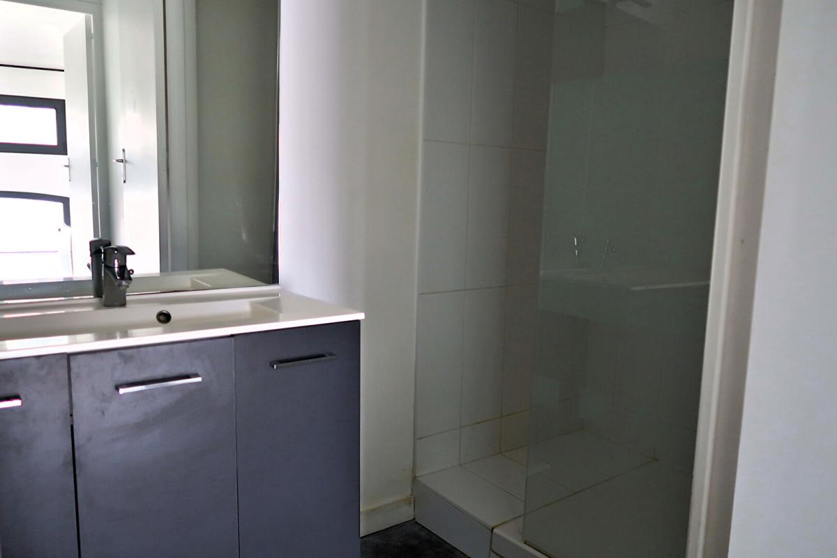 MARINES MARINES MEME. DANS UN TRES BEAU BATIMENT : MAISON DE VILLE 13