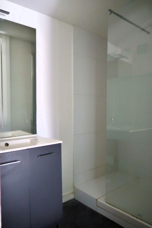 MARINES MARINES MEME. DANS UN TRES BEAU BATIMENT : MAISON DE VILLE 14