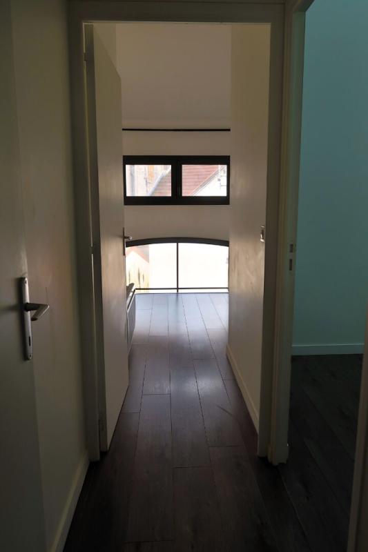 MARINES MARINES MEME. DANS UN TRES BEAU BATIMENT : MAISON DE VILLE 15