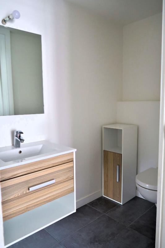 MARINES MARINES MEME. DANS UN TRES BEAU BATIMENT : MAISON DE VILLE 5