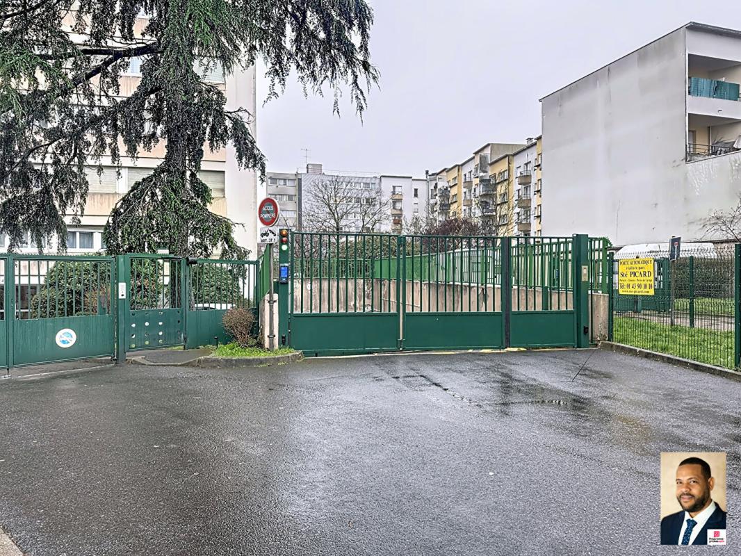 VITRY-SUR-SEINE A vendre Double box à Vitry Sur Seine 5